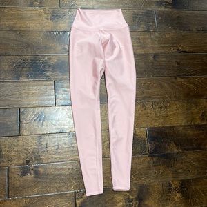 NWOT! Alo airlift high waisted leggings XS in light pink